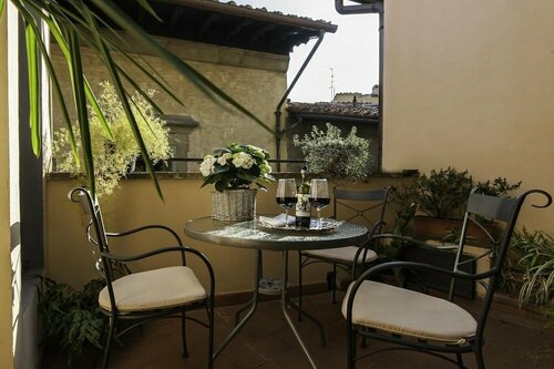 Capri Moon Guest House, Забронировать Гостевой дом Отели Флоренции с парковкой, рядом с Флорентийский баптистерий, Парковка