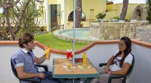 Albergo Villa Hibiscus, Reserva ahora Villa Cabañas en Isquia, Cabaña