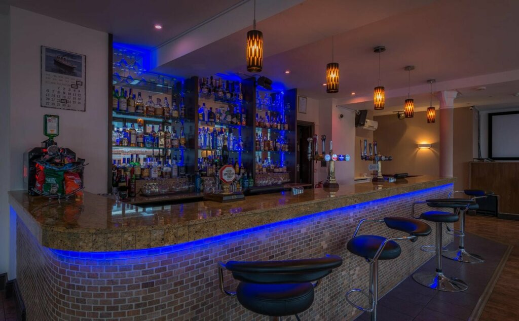 Flying Dutchman Bar & Hotel