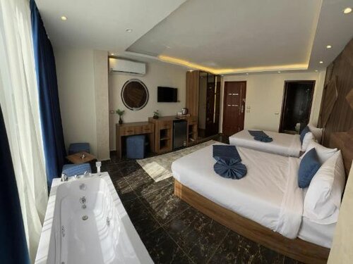 Pharaonic Pyramids Inn