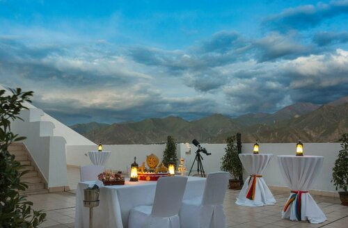 Heaven Intercontinental Hotel, Prenota Hotel Lhasa Xinjiang