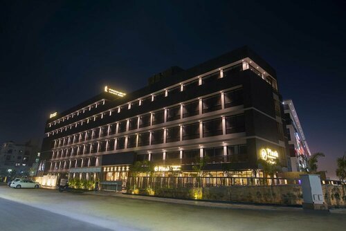 Prominent Corporate Residency, Book Hotel Hoteller i Gujarat med parkering, Parkering