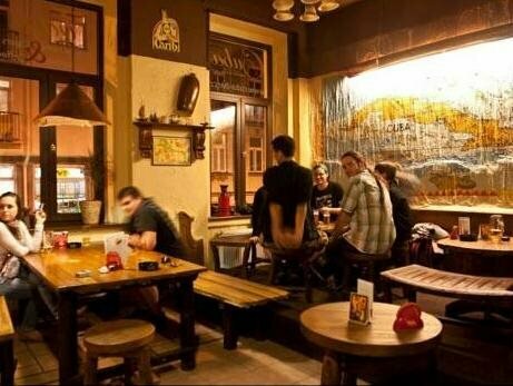 Cuba Bar & Hostel, Забронировать Хостел Хостелы Ческе-Будеёвице, рядом с Piarist Square, Хостел