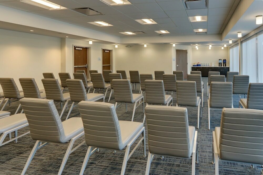 Holiday Inn Express & Suites Roanoke