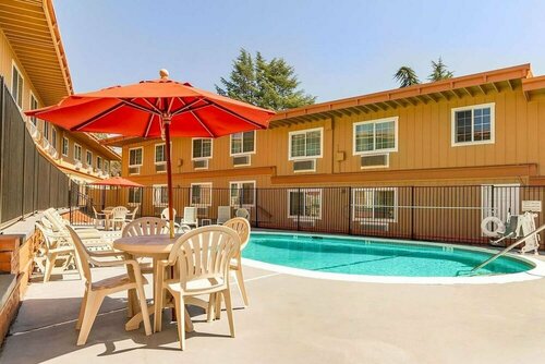 Auburn House Hotel, Boek Hotel Hotels in Alta Sierra met parkeren, Parkeren
