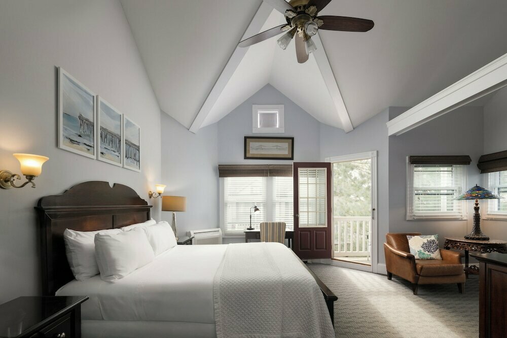 Crowne Pointe Hotel & Spa