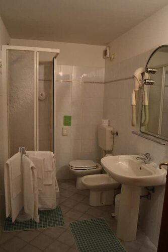 Albergo Elena, Забронировать Отель Отели Пьяноро с парковкой, Парковка