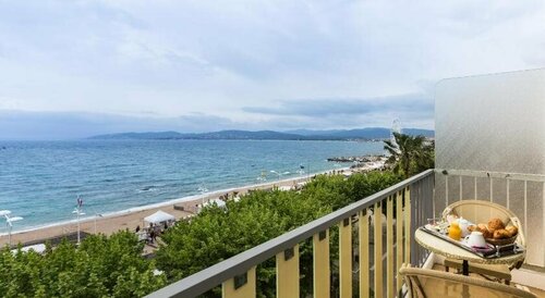 Hôtel Le Beau Séjour, Reservar Hotel Hotéis em Saint-Raphael com pequeno-almoço, Café da manhã