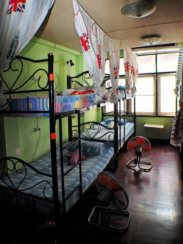 Mad COW Hostel Silom, Забронировать Хостел Банг Рак Бангкок