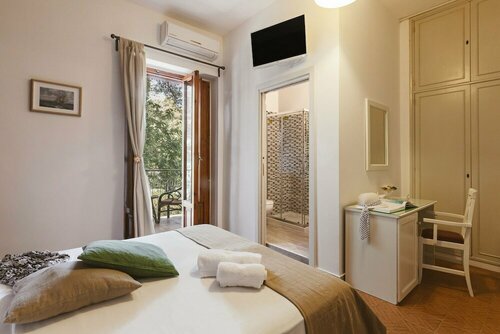 B&B Viale dei Pini, Забронировать Отель «постель и завтрак» Отели Кастелланета с парковкой, Парковка