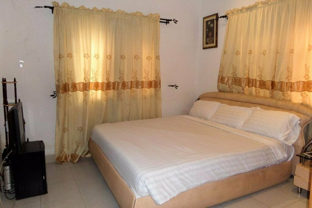 Royal Stop-Over Suites