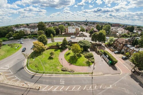 Ilford Tower Apartments, Забронировать Апартаменты/квартира Илфорд Большой Лондон, рядом с Часовня Св. Марии и Св. Фомы при больнице в Илфорде