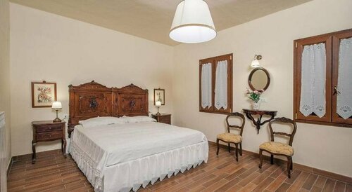 Agriturismo Le Ginestruzze, Забронировать Отель Отели Монтеспертоли с бассейном, Бассейн