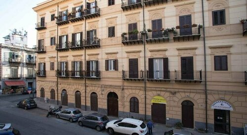 Le Quattro Stagioni - Rooms & Suites, Забронировать Отель «постель и завтрак» Отели Палермо 3 звезды, рядом с Дворец Мирта, 3*