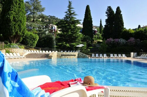 Aec Village Vacances - Les Cèdres, Book Ferieresort Hoteller i Rhône-Alps med parkering, Parkering