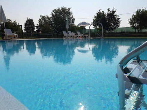 Agriturismo Trebis, Rezervați Sejur la fermă Hoteluri în Bozzolo cu piscină, Piscină