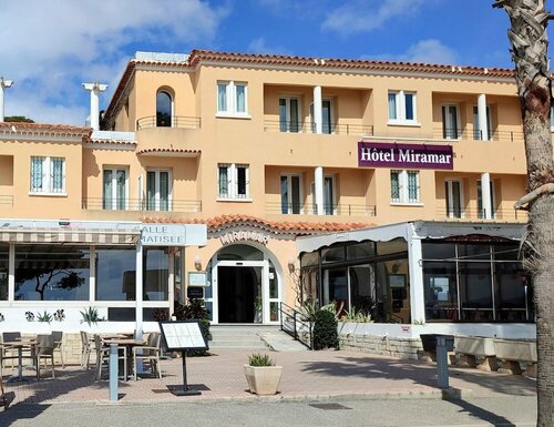 Hôtel Miramar, Забронировать Отель Отели Ла-Сьота с парковкой, рядом с Plage Cyrnos, Парковка