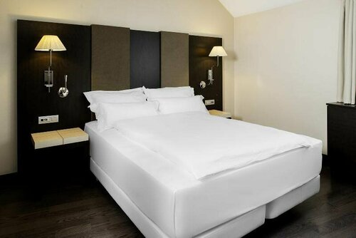 NH Geneva Airport Hotel, Varaa Hotelli  