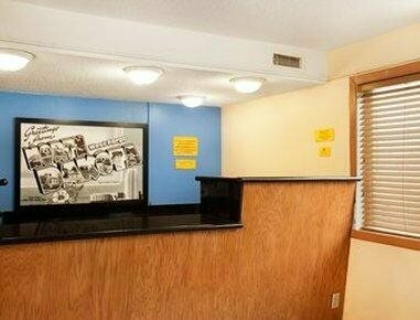 Super 8 by Wyndham West Fargo Main Ave ND, Забронировать Мини-отель Мини-отели Фарго, Мини-отель