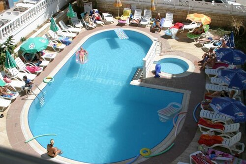 Hotel Burak, Rezerwuj Hotel Hotele w Didim z basenem, w pobliżu Dolphin Square, Basen