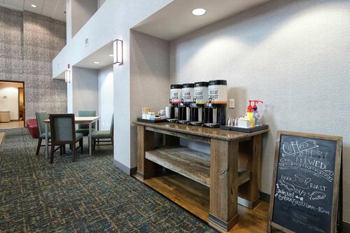 Hampton Inn & Suites Tucson East, Забронировать Отель Тусон штат Аризона