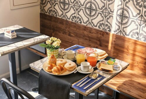 Be Italian Flat Duomo 319, Забронировать Отель «постель и завтрак» Неаполь Кампания, рядом с Церковь и монастырь Сан-Лоренцо-Маджоре