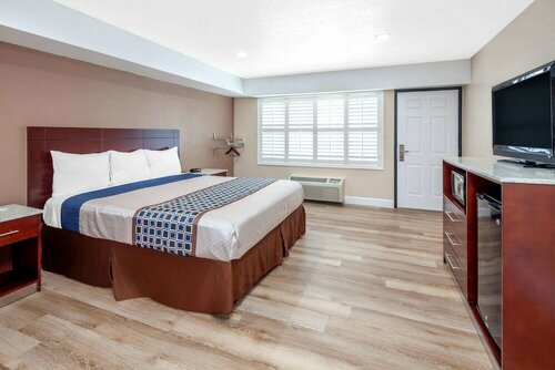 Travelodge by Wyndham Harbor City, Забронировать Мини-отель Харбор-Сити Большой Лос-Анджелес