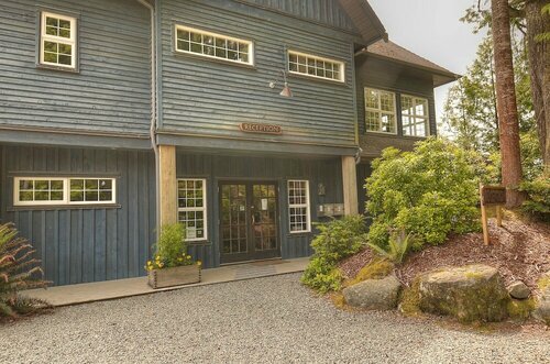 Waters Edge Shoreside Suites, Забронировать Отель Уклуэлет Pacific Rim Vancouver Island