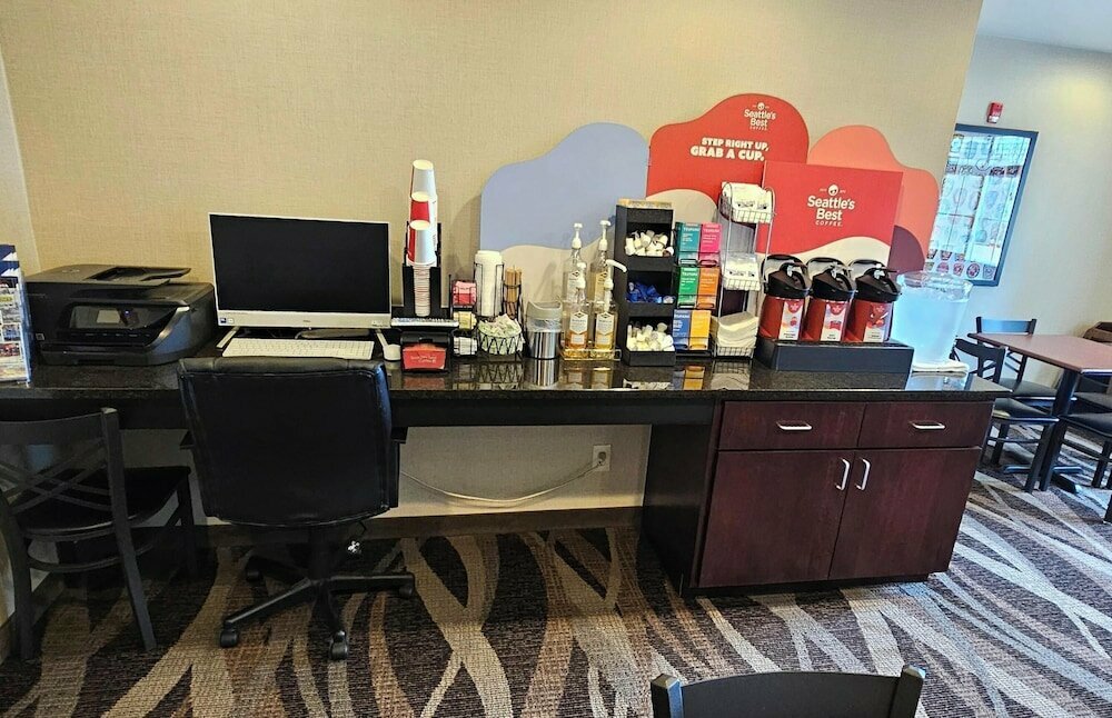 Cobblestone Inn & Suites - Clintonville