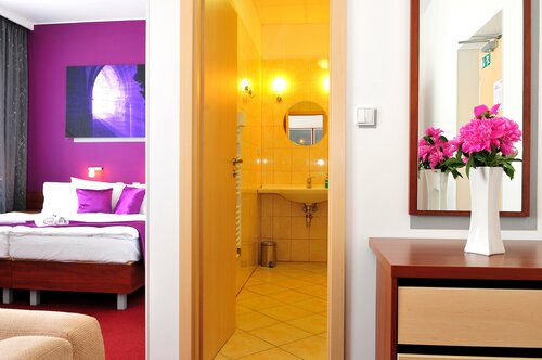 Hotel Color, Забронировать Отель Нове Место 