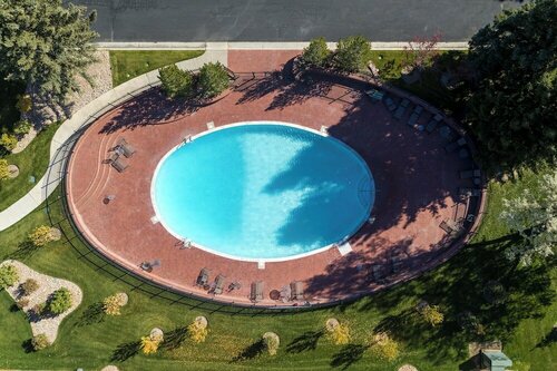 Little America Hotel, Varaa Hotelli  