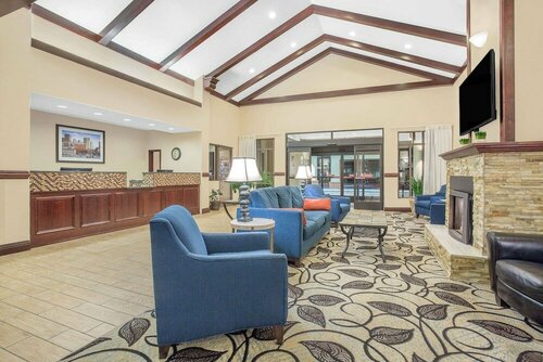 Comfort Suites Denver International Airport, Rezervovat Hotel Aurora Colorado
