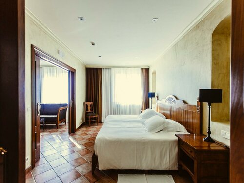 Maher, Rezerwuj Hotel  