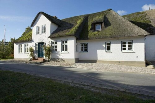 Rackmers Hof - Suiten Hotel garni mit Sauna, Book Hotel Oevenum 
