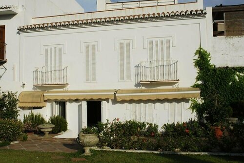 Hostal Tres Soles, Забронировать Хостел Хостелы Нерха, рядом с Пляж Бурриана, Хостел