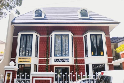 RedDoorz Premium near RS Pondok Indah, Забронировать Отель Джакарта провинция Джакарта, рядом с Поле для гольфа Pondok Indah