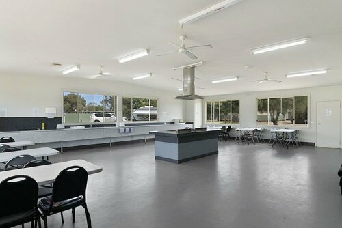 Benalla Tourist Park, Book Hotel Benalla Victorian High Country
