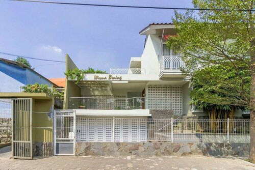 RedDoorz Syariah Plus @ Jatibening, Boek Pension Bekasi West Java