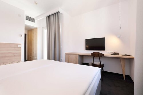 Hotel Mediteran, Забронировать Отель Отели Задар с бассейном, Бассейн