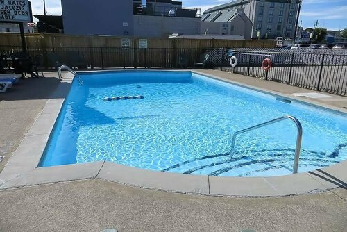 Falls Inn Near Casino Niagara By OYO, Забронировать Мини-отель Мини-отели Ниагарского водопада, рядом с Рейнбоу-Бридж, Мини-отель