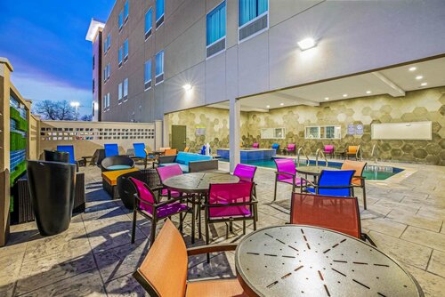 La Quinta by Wyndham Waco Baylor Downtown, Забронировать Отель Отели Уэйко с завтраком, рядом с Waco Convention Center, Завтраки