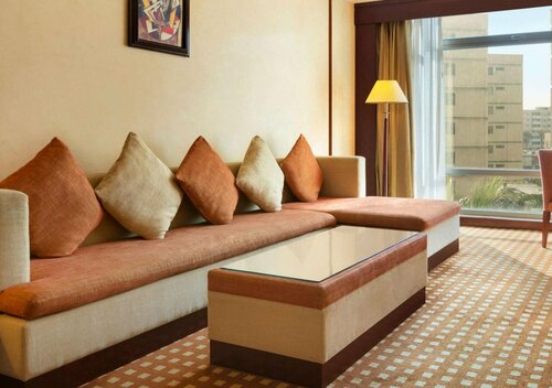 Ramada by Wyndham Riyadh, Buchen Sie Hotel Hotels in Provinz Riad mit Pool, Schwimmbad