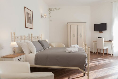Donna Margherita Rome Suite & Rooms, Забронировать Гостевой дом Вокзал Термини , рядом с Витторио Эмануэле