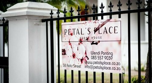 Petals Place, Забронировать Гостевой дом Недорогие отели Робертсон, рядом с Robertson Mall, недорогие