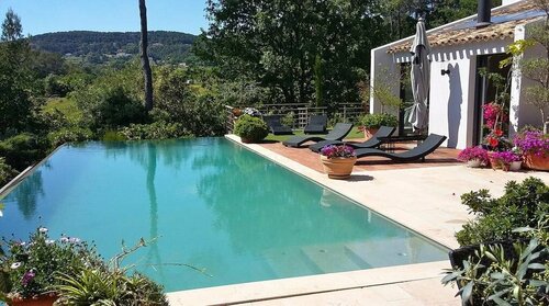 Villa & Gites La Corbusière, Book Villa Hoteller i Rhône-Alps med parkering, Parkering