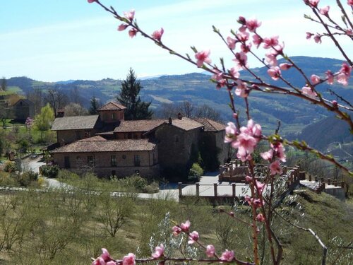 Castel Martino, Prenota Hotel Cortemilia Langhe