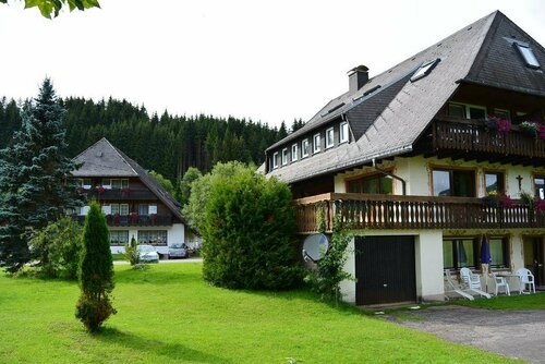 Hotel Zum Löwen - Unteres Wirtshaus, Забронировать Отель Титизее-Нойштадт Фельдберг