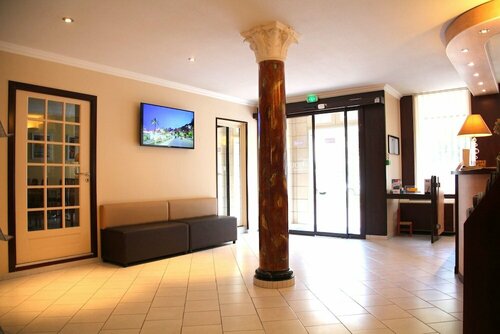 Kyriad Menton, Rezerwuj Hotel Hotele w Great Alpine Road ze śniadaniem, Śniadanie