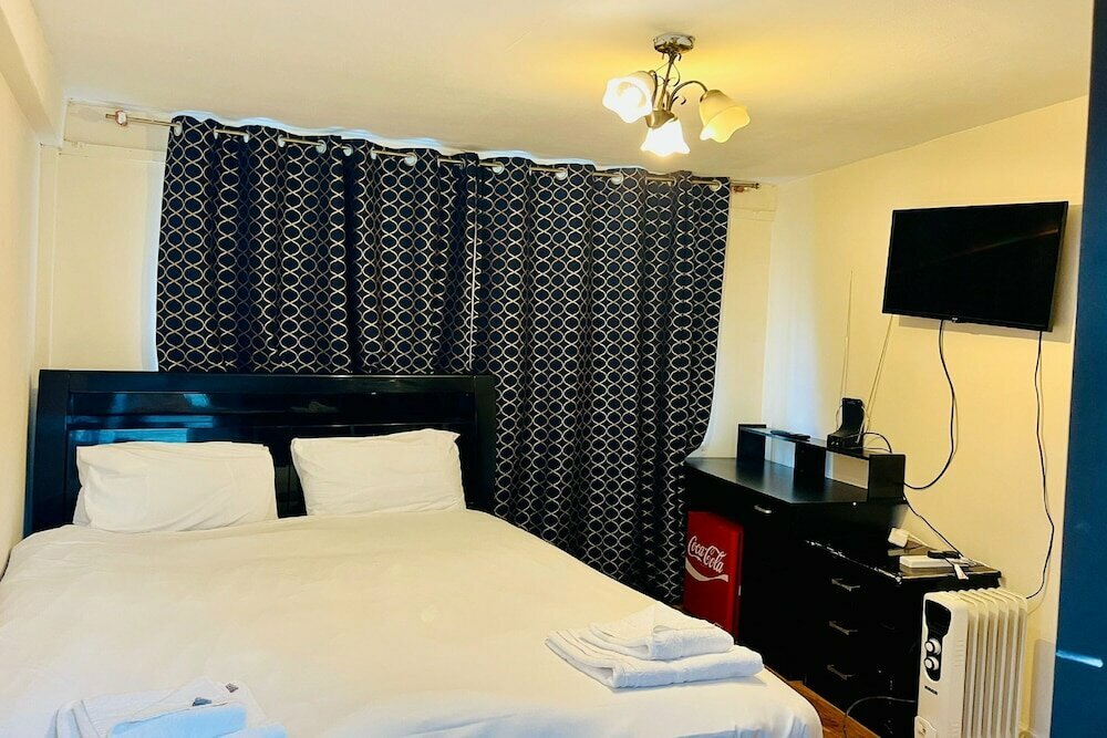 Oyo The Bridge House Hotel