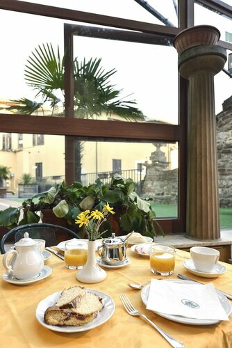 Fonte Cesia, Book Hotel Businesshoteller i Todi, 4* 5*